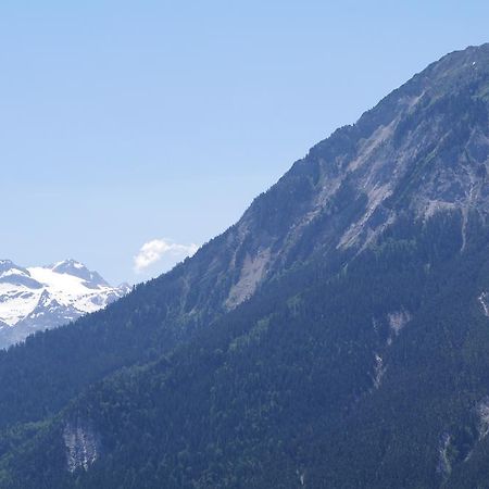 Appartement Dans Chalet De Montagne Bozel Room photo