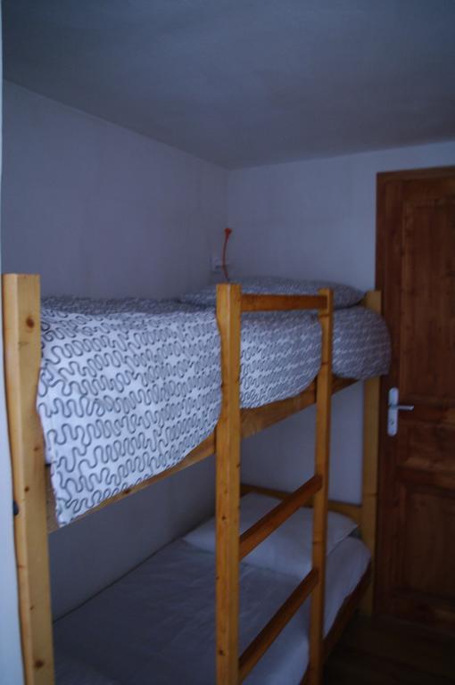 Appartement Dans Chalet De Montagne Bozel Room photo