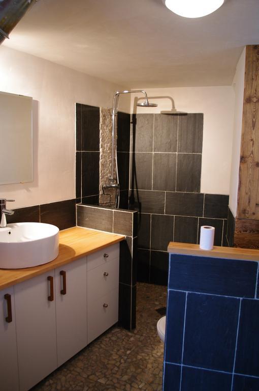 Appartement Dans Chalet De Montagne Bozel Room photo