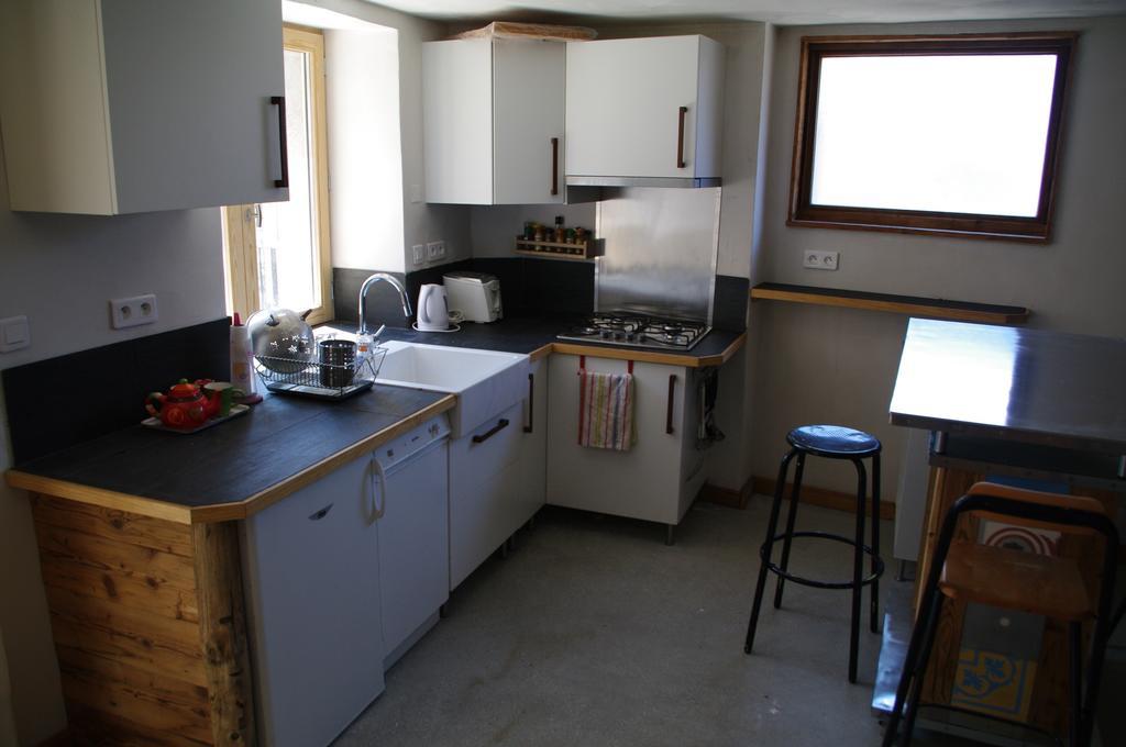 Appartement Dans Chalet De Montagne Bozel Room photo